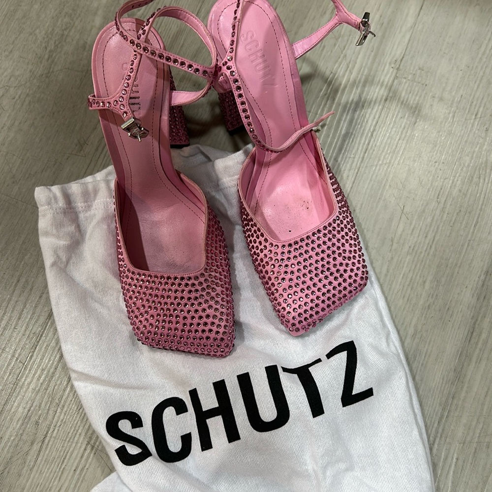 Schutz shoes size 7 
Only used once for a wedding